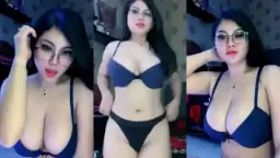 Babyfe Berkacamata Montok Dengan Payudara Besar Dan Seksi