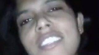 Desi Gadis Liar Menggoyang Payudara Berahi Saat Bercinta
