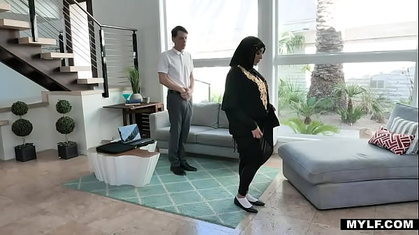 Kylie Kingston, Si Milf Arab Yang Menggila Pada Kontol Muda