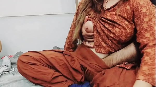 Ibu Tiri Pakistan Nungging Sambil Potong Sayur, Suami Cuckold Dientot Dubur Dengan Suara Hindi Yang Menggoda