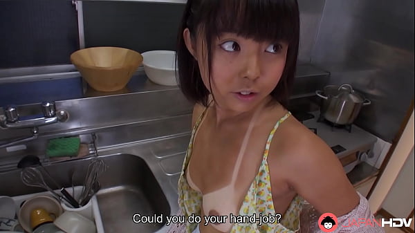 Istri Rumah Tangga Jepang Tomoyo Isumi Berjemur Hingga Cokelat, Lalu Memberikan Blowjob Tanpa Sensor.