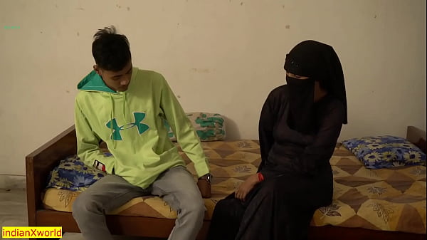 Istri Berhijab Digoyang Teman Suami! Goyang Istriku!