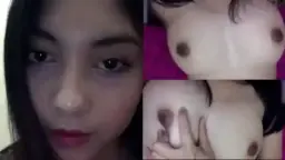 Gadis Manis Pamer Payudara Untuk Kekasih