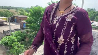Bhabhi Bhojpuri Yang Nakal Menggoyang Tubuhnya, Memberikan Kenikmatan Penuh Pada Burungku Dengan Suara Erotis Hindi