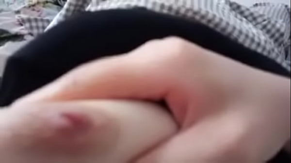 Gadis Tionghoa Berpose Seksi Di Depan Kamera Sendiri