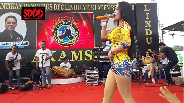 Goyang Liar Sintya Riske: Erotis Di Atas Panggung