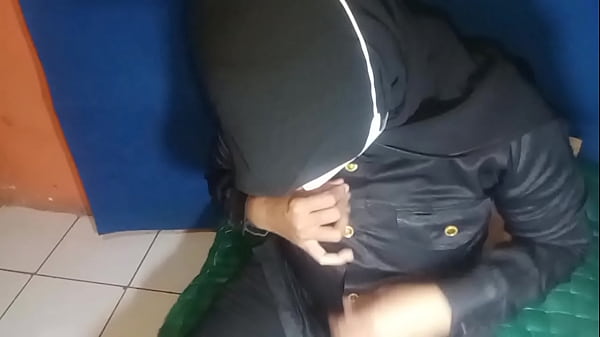 Satpam Wanita Sange Colmek Sampai Muncrat Deras