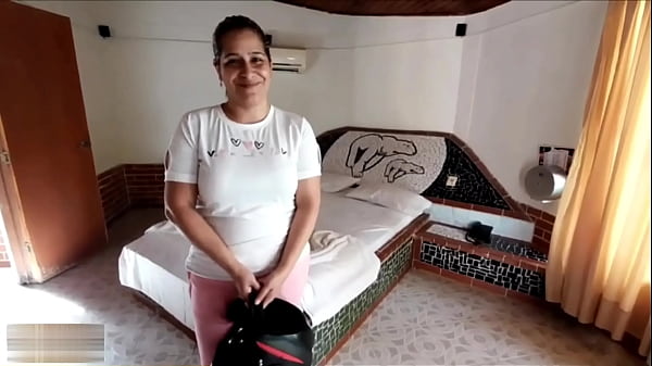 Menggila Dengan Ibu Mertua Di Sudut-sudut Kota Karena Pacar Meninggalkanku Saat Kencan – Bagian 1
