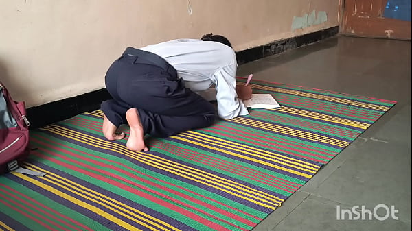 Gadis Perawan Kampus Digerogoti Guru Les Privat Di Kamar Tidur.