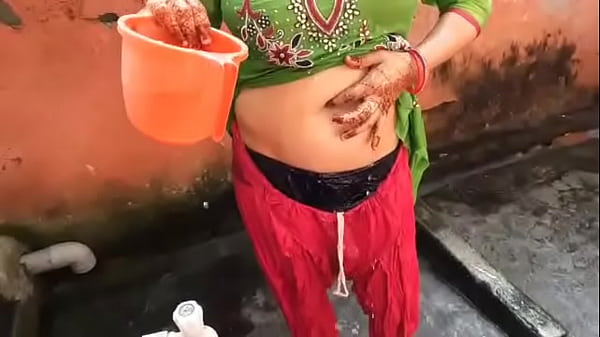 Wanita Matang Desa Mandi Telanjang Di Alam Terbuka