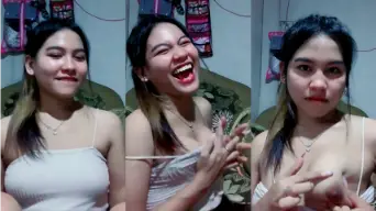 Abell Makin Ganas Saat Pamer Payudara Di Atas Panggung
