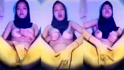 Gadis Berjilbab Pamer Tubuh Menggoda