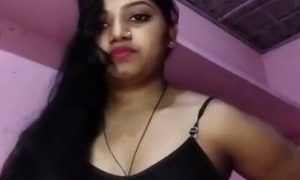Gadis Desi Polos Mandi Sambil Selfie
