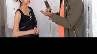 Gadis Orkes India Bikin Panas Dengan Reporter Berita Dalam Video Mesum Desi