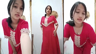Nadia, Budak Daster Merah Yang Menggoda Dan Menggairahkan