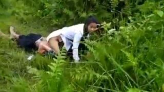 Nangkep Pasangan Kuliahan Lagi Ngewe Di Luar Ruangan India