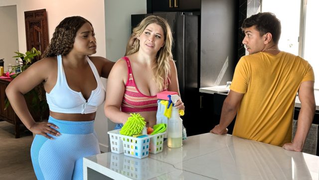 Realita Raja – Ibu Mertua Bikin Threesome Di Kamar Mandi Kampus