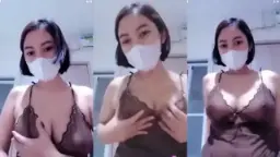 Sabrina Pamer Tubuh Dengan Baju Tipis Transparan