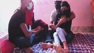 Video Bokep Bangladesh: Pasangan Kinky Main Foursome, Bf-nya Kaku Tapi Nafsu Gila