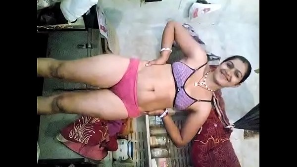 Desi Panas Dengan Lagu Yang Menggairahkan