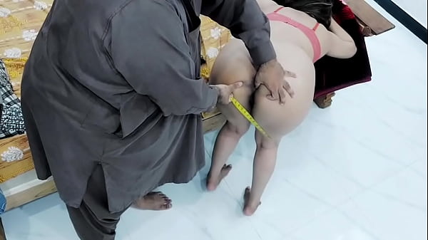 Penjahat India Menggila, Ngentot Perempuan Desa Gawar Yang Berpantat Besar Seperti Jalang, Keras Dan Kasar Dalam Posisi Doggy Dengan Audio Hindi Jelas Dan Rayuan Mesra