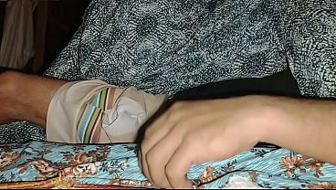 Mama Tiri Gue Malem Ini Kasih Kenikmatan Gila, Gue Masukin Dua Jari Ke Memeknya Sampe Keluar Air