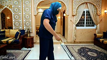 Pembantu Rumah Tangga Berhijab Dipaksa Ngentot Mulut Sama Majikan Sampai Habis Maninya