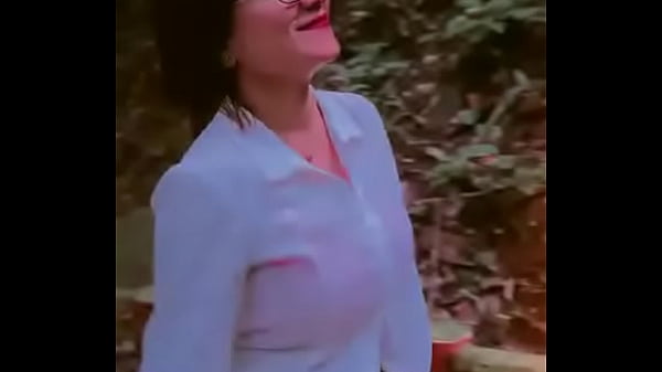 Desi Cewek Babita, Bibirnya Basah, Nungging Siap Digaruk.