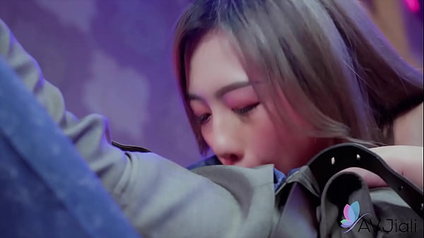 Lin Siyu, Si Gadis Panas Tiongkok, Sedang Menghisap Kontol Dan Ditusuk Dengan Kasar.