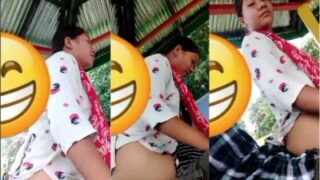 Gadis Assam Nungging Di Kontol Pacarnya Sambil Main Sex Liar Di Luar.