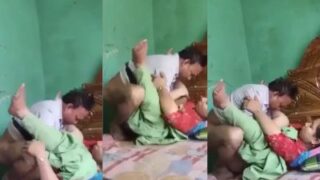 Ibu Tetangga Bayar Kontrakan Dengan Ngewe Sama Tuan Tanah, Film Dewasa Telugu.