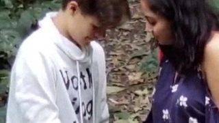 Nri Cewek Goyangin Kontol Pacarnya