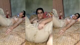 Punjabi Cewek Telanjang Ngebul Sambil Pamer Tetek