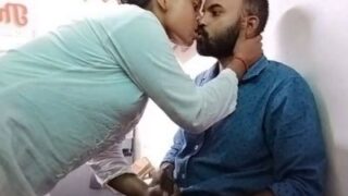 Video Mesum Seorang Wanita Horny Yang Ngocokin Kontol Penjaga Toko