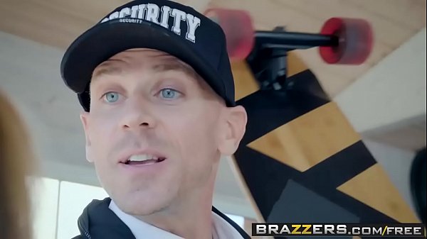 Nina North Dan Johnny Sins Di Brazzers: Bokep Hot No Skatewhoreding, Ngentot Liar Tanpa Aturan!