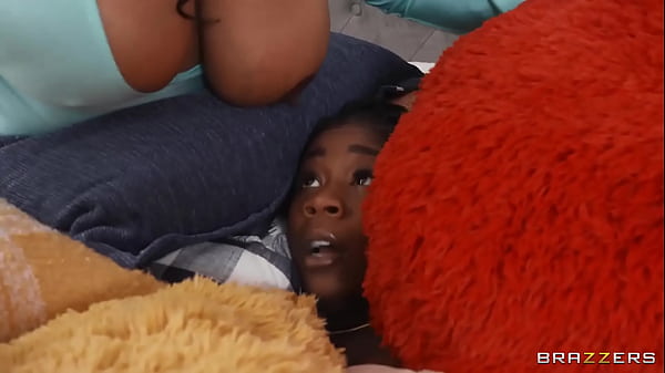 Ngentot Bantal, Cewek Nakal Minta Threesome / Brazzers / Download Full Di Https://zzfull.com/haz