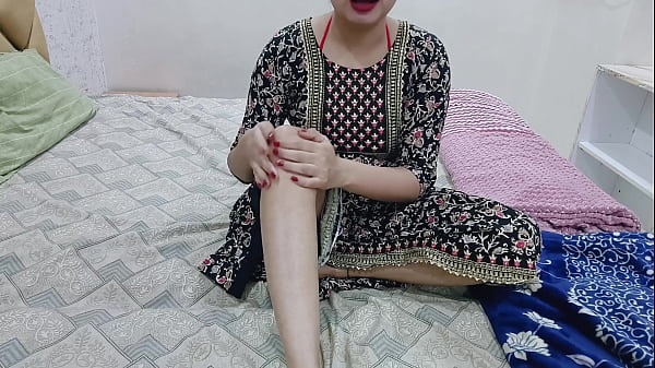 Malam Itu, Kakak Tiriku Sendirian Di Kamar, Aku Pun Masuk Dan Mulai Memijat Tubuh Serta Memekku Di Depannya.