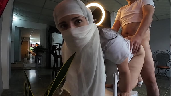 Ibu-ibu Hijab Digenjot Keras Sampe Crot Di Pantat, Sange Banget.