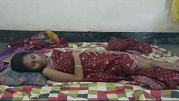 Desi Bhabhi Digebek Tetangga Sampe Mampus, Kontolnya Keras Banget Masukin Dalem.