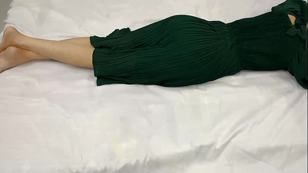 Adik Tiri Ku Yang Baru 18 Tahun Sendirian Di Kamar, Malam Itu Aku Masuk Dan Memuaskan Nafsu Di Tubuhnya.