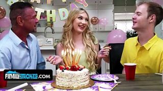 Stepdaddy Kena Goda Sama Stepdaughter Mungil Bert*t Alami, Daisy Lavoy Naik Dan Mainin