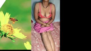 Desi Istri Rumah Tangga Seksi, Memek Basah Kena Gencet