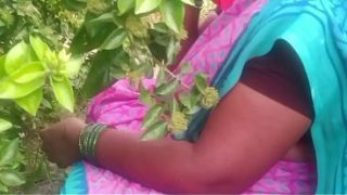 Bhabi India Di Desa, Ngentot Di Luar Rumah, Basah Kuyup Kena Tanah.