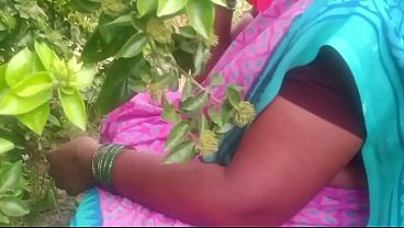 Bhabi India Di Desa, Ngentot Di Luar Rumah, Basah Kuyup Kena Tanah.