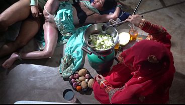 Ibu Tiri Di Dapur, Resep Panas India, Desi Step Mom Bikin Ngiler