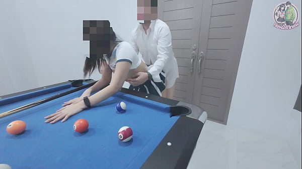 Cewek Thailand Naik Ke Meja Bilyard… Lalu Digenjot Sampai Meraung!