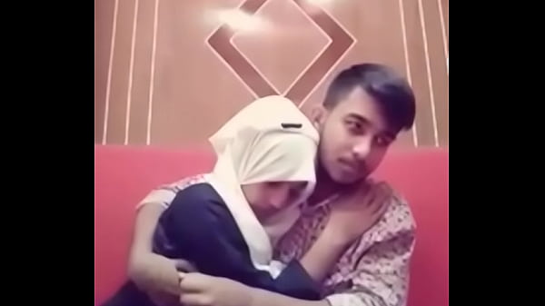 Desi Cewek Dan Cowok Lagi Ciuman Panas Di Hotel, Bibir Nempel Basah