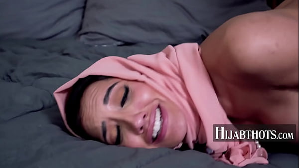 Goyangin Pantat Chloe Amour, Panggilan Malam Yang Bikin Ngilu.
