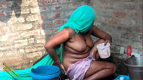Tonton Video Mandi Desi Radhika Di Desa India, Bikin Pengen Grepek-grepek