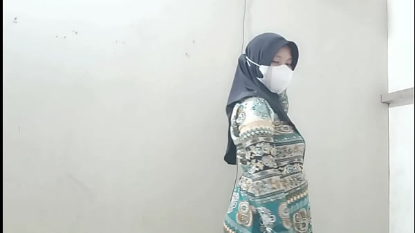 Ngentotin Istri Tetangga Pas Suaminya Berangkat Kerja, Enak Banget Rasanya.
